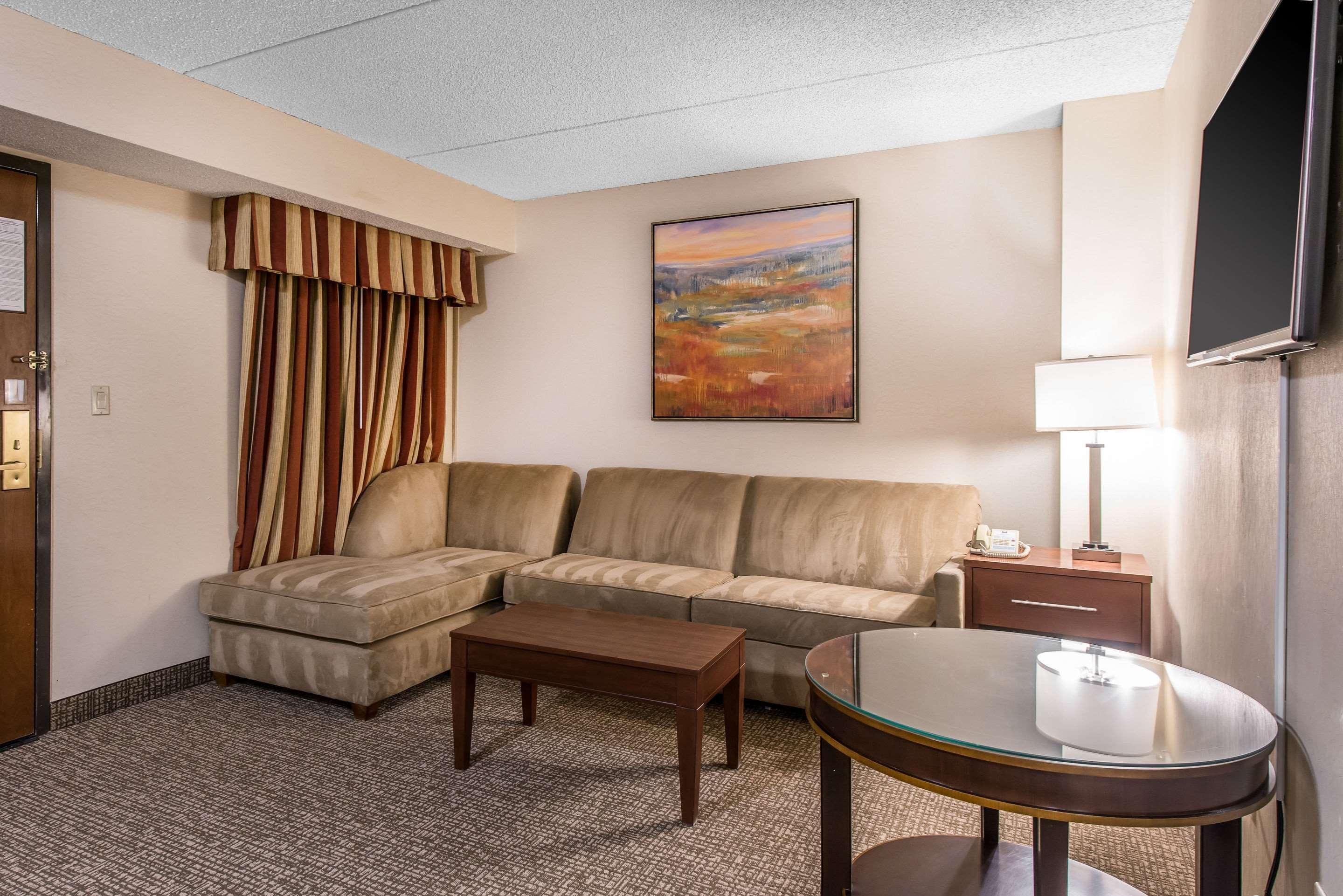 Comfort Inn & Suites Denver Northfield Exterior photo