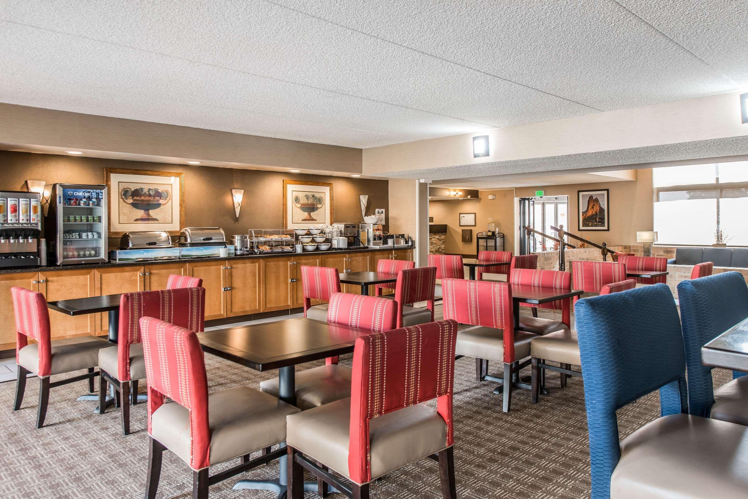 Comfort Inn & Suites Denver Northfield Exterior photo