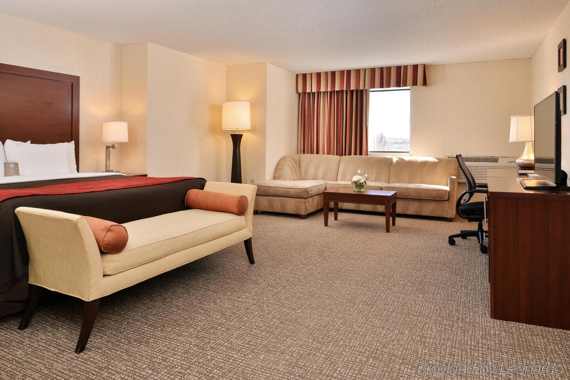 Comfort Inn & Suites Denver Northfield Exterior photo