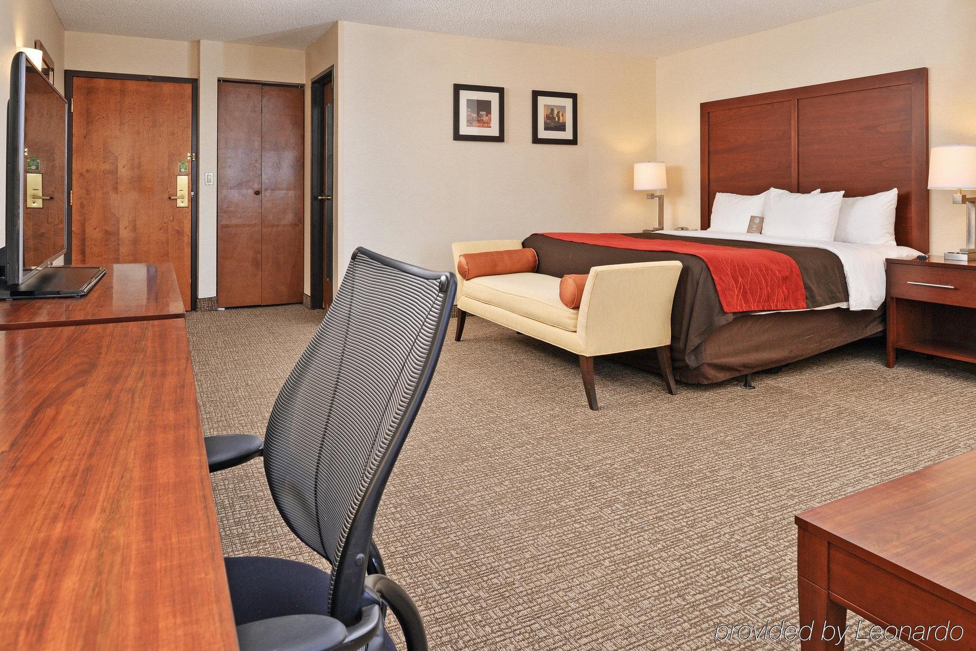 Comfort Inn & Suites Denver Northfield Exterior photo