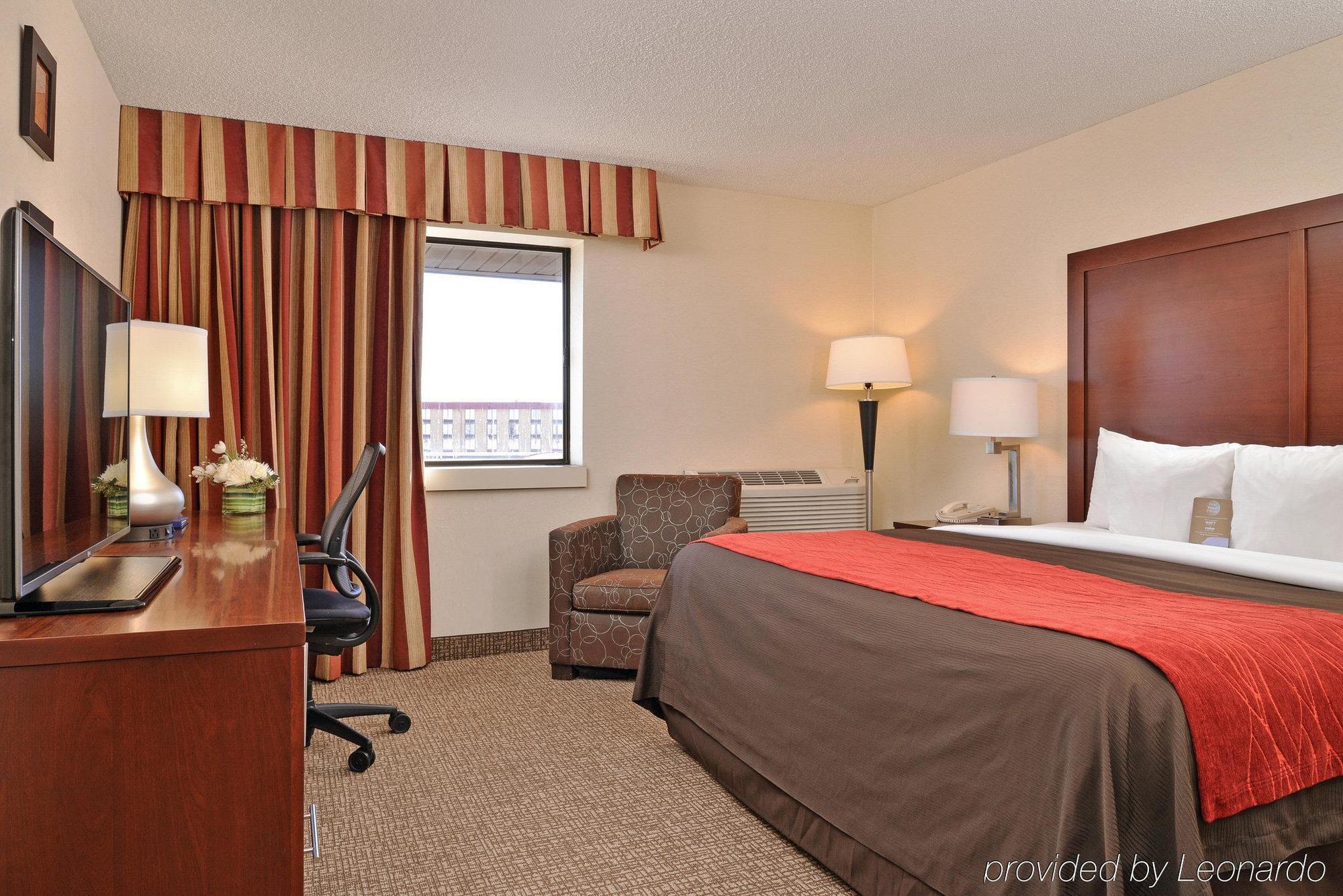 Comfort Inn & Suites Denver Northfield Exterior photo
